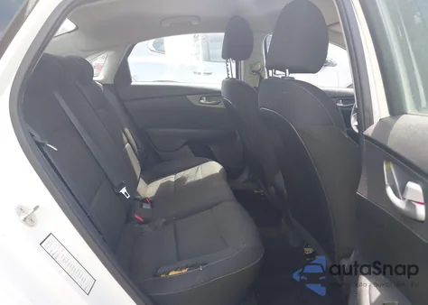 2019 Kia Forte Lxs z USA, uszkodzony, nr VIN 3KPF24AD2KE043908